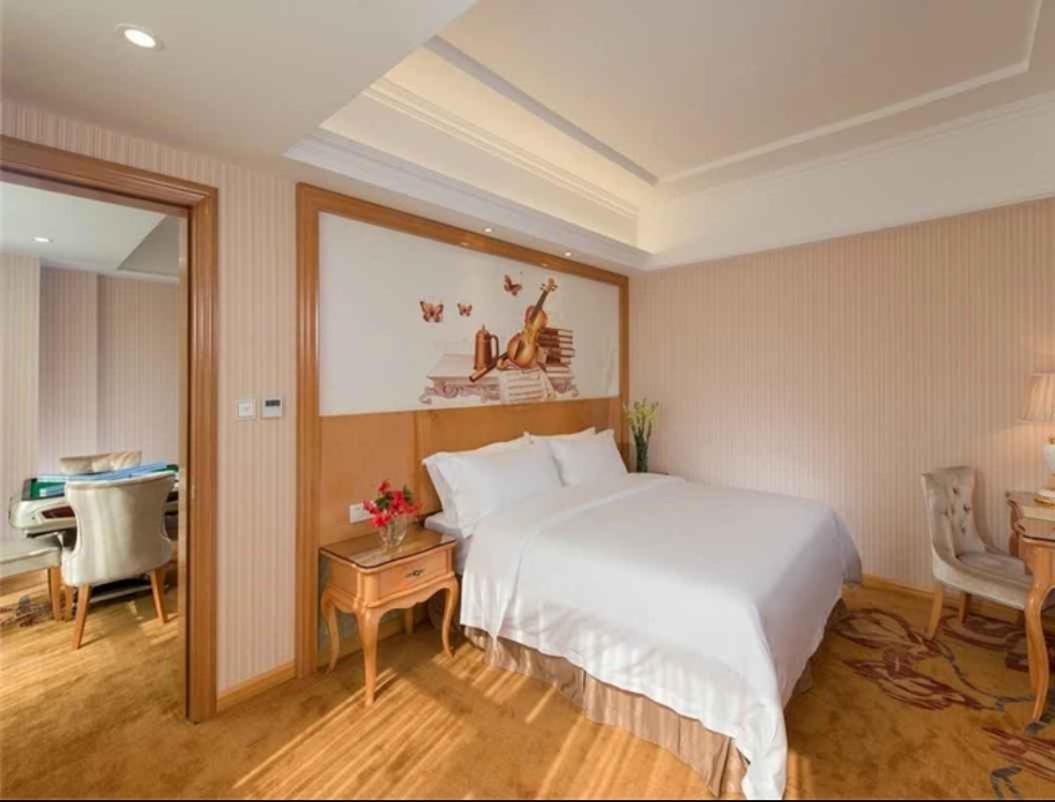 Vienna Hotel Shenzhen Baoneng City Plaza Exterior photo